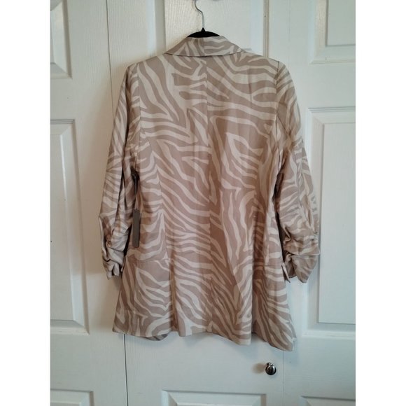 NWT Tart Collections Beige Zebra print blazer with gathered sleeves - Picture 2 of 8